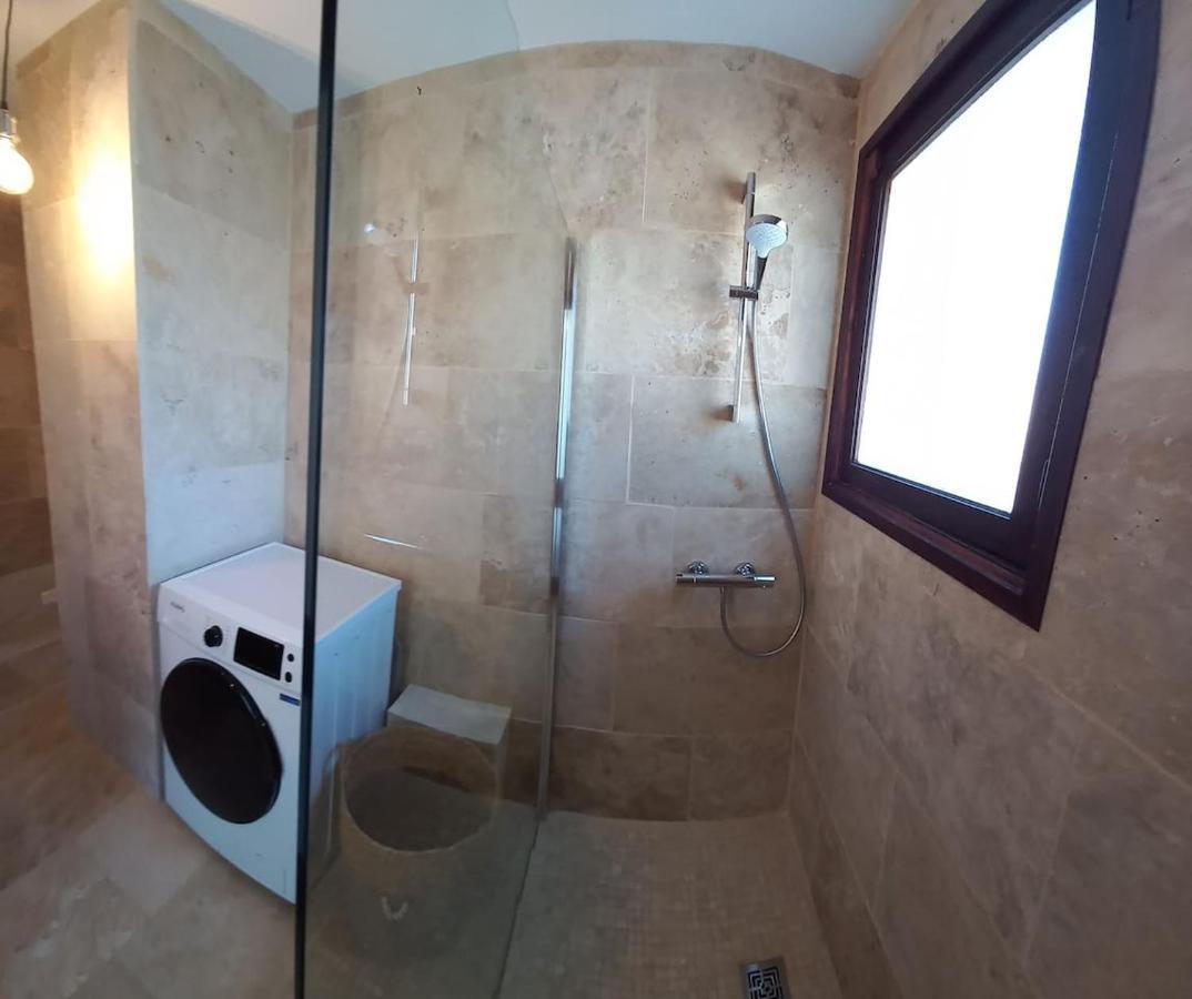 Loft Climatise "La Pinede", 50 M2, Tres Calme, 5 Mn A Pied Des Plages, Lit King Size La Seyne-sur-Mer Exteriör bild