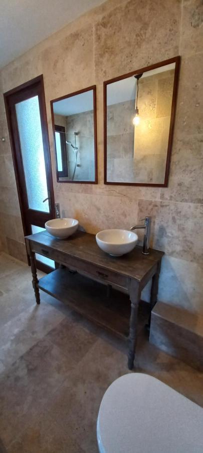 Loft Climatise "La Pinede", 50 M2, Tres Calme, 5 Mn A Pied Des Plages, Lit King Size La Seyne-sur-Mer Exteriör bild