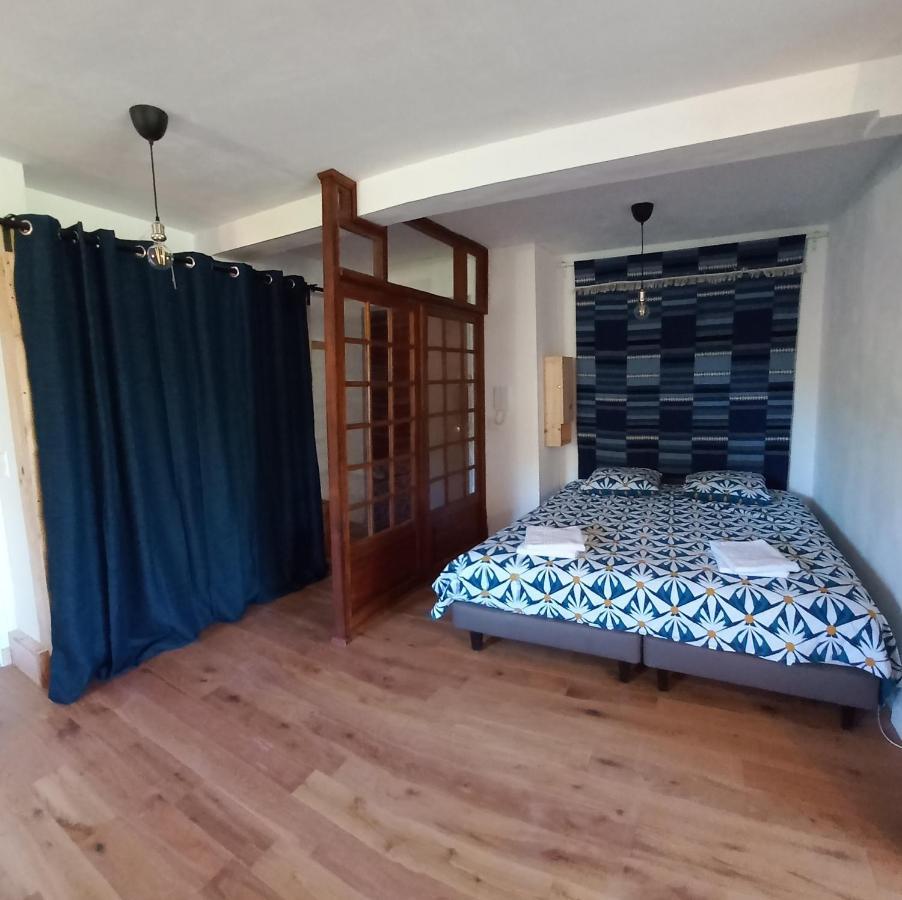 Loft Climatise "La Pinede", 50 M2, Tres Calme, 5 Mn A Pied Des Plages, Lit King Size La Seyne-sur-Mer Exteriör bild