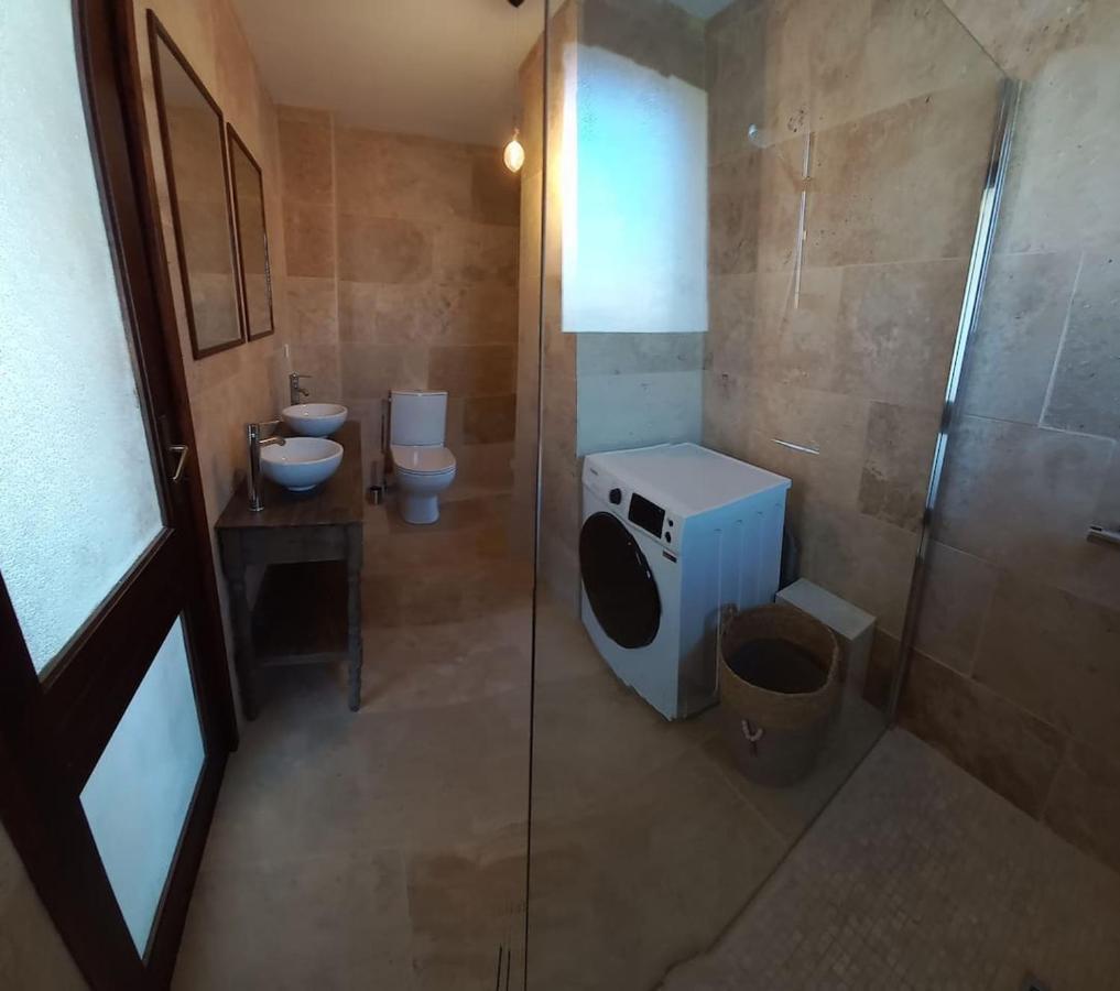 Loft Climatise "La Pinede", 50 M2, Tres Calme, 5 Mn A Pied Des Plages, Lit King Size La Seyne-sur-Mer Exteriör bild