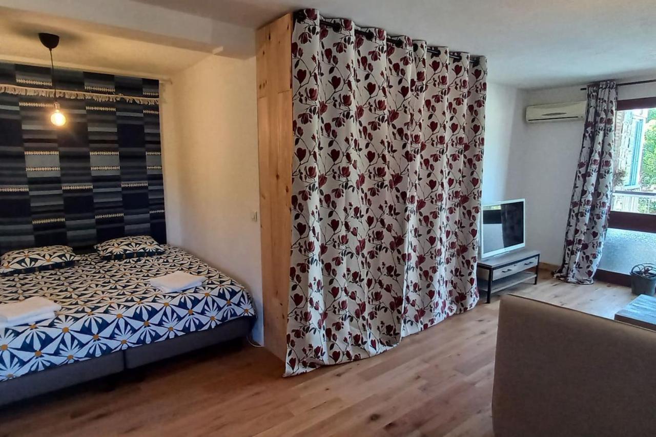 Loft Climatise "La Pinede", 50 M2, Tres Calme, 5 Mn A Pied Des Plages, Lit King Size La Seyne-sur-Mer Exteriör bild