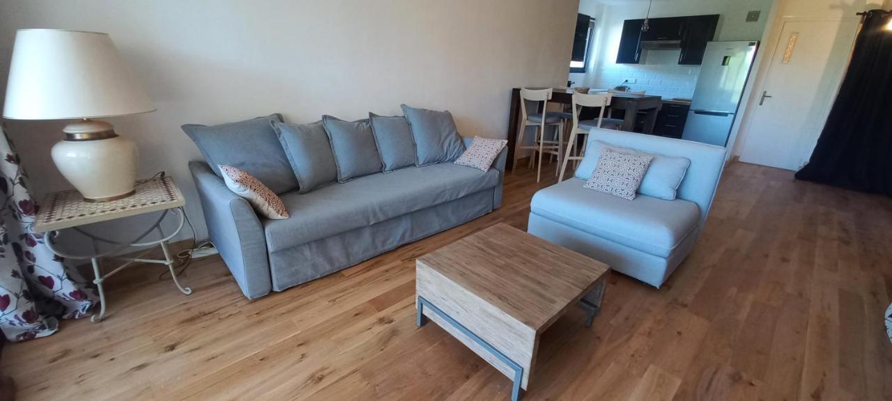 Loft Climatise "La Pinede", 50 M2, Tres Calme, 5 Mn A Pied Des Plages, Lit King Size La Seyne-sur-Mer Exteriör bild