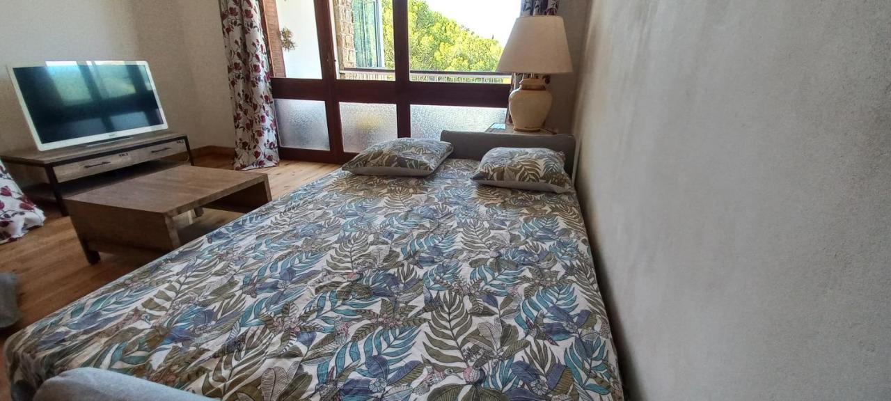 Loft Climatise "La Pinede", 50 M2, Tres Calme, 5 Mn A Pied Des Plages, Lit King Size La Seyne-sur-Mer Exteriör bild