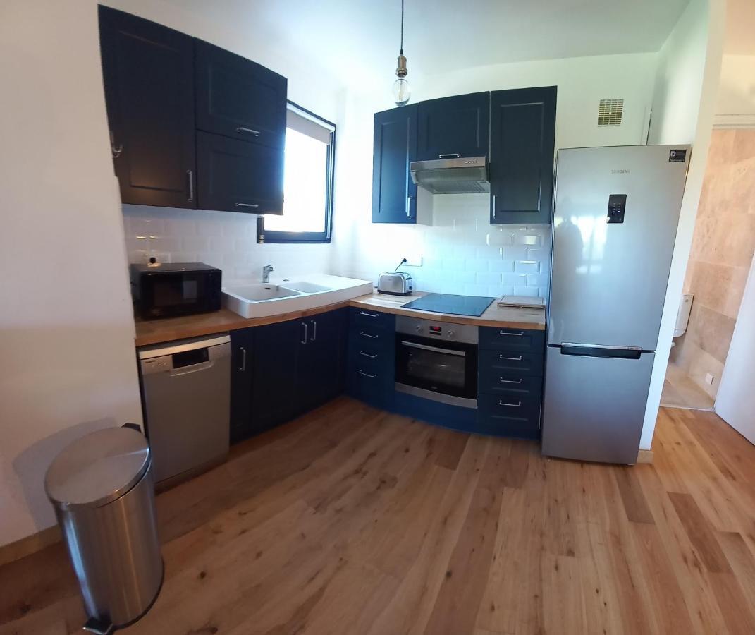 Loft Climatise "La Pinede", 50 M2, Tres Calme, 5 Mn A Pied Des Plages, Lit King Size La Seyne-sur-Mer Exteriör bild